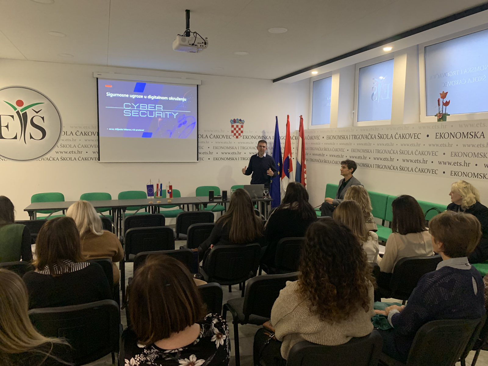EKONOMSKA I TRGOVAČKA ŠKOLA Održan stručni skup Međužupanijskog stručnog vijeća