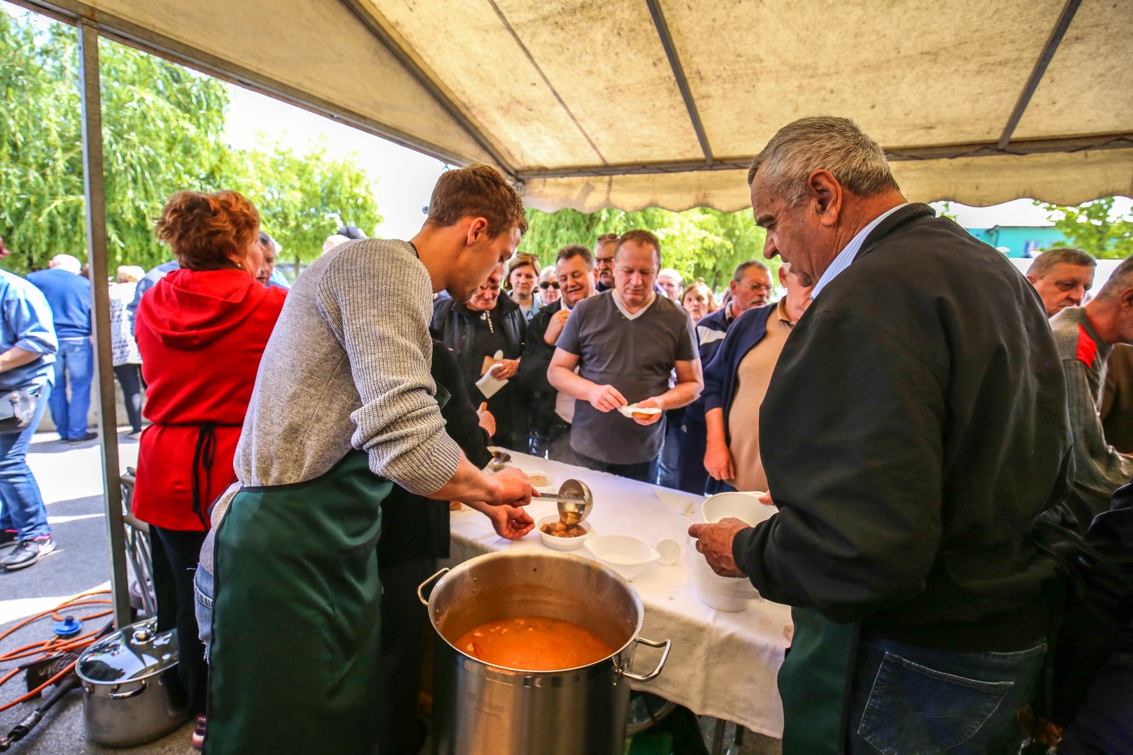 Murskim Središćem jutros se širio miris gulaša i cvijeća