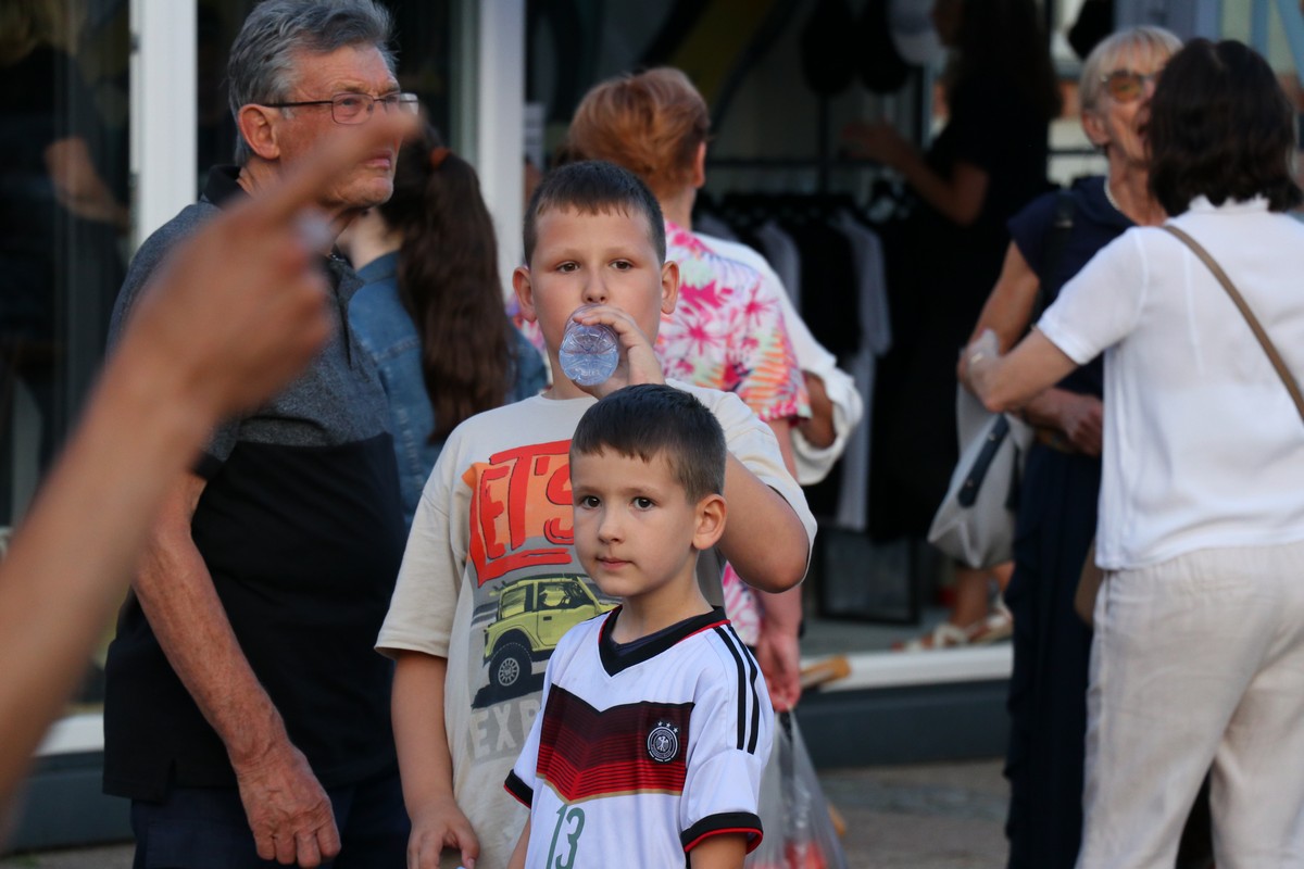 FOTO Prvi dan Porcijunkulovog započeo spektakularnim artističkim showom – “Dangerous Show” Cirkerosa Cirkusa