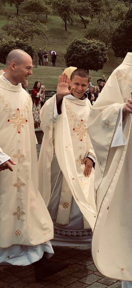 PONOS OBITELJI SEDLAR Za svećenika franjevca zaređen je drugi sin, Fra David Sedlar