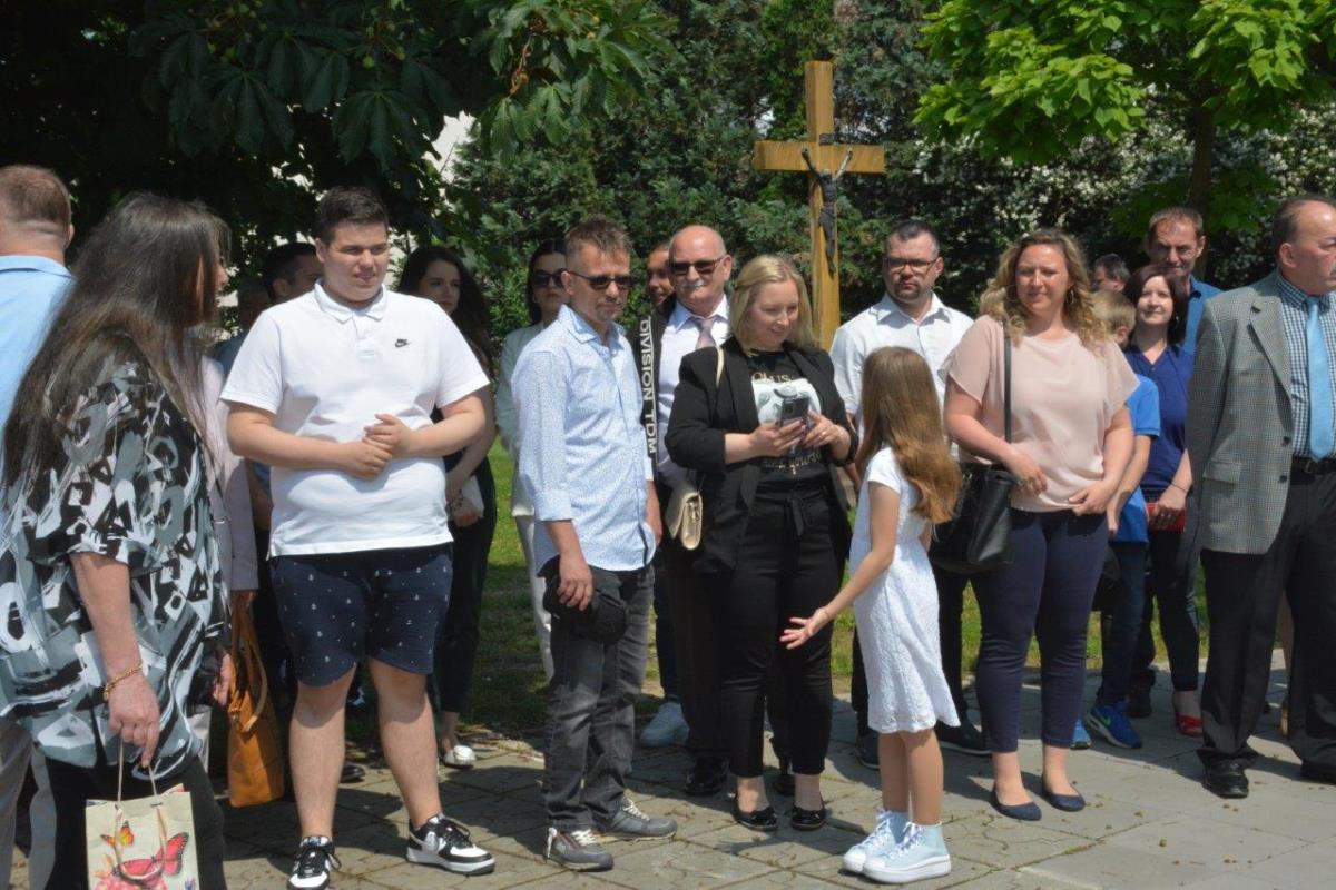 FOTO Donja Dubrava: 13 mladih župljana primilo sakrament Svete potvrde