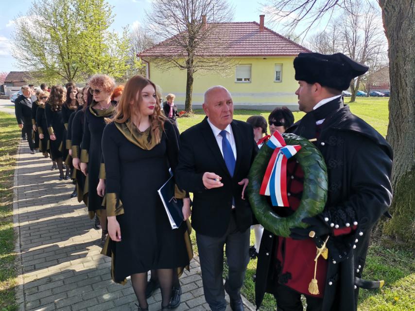 U Črečanu otkrivena bista Josipa Vrhovskog