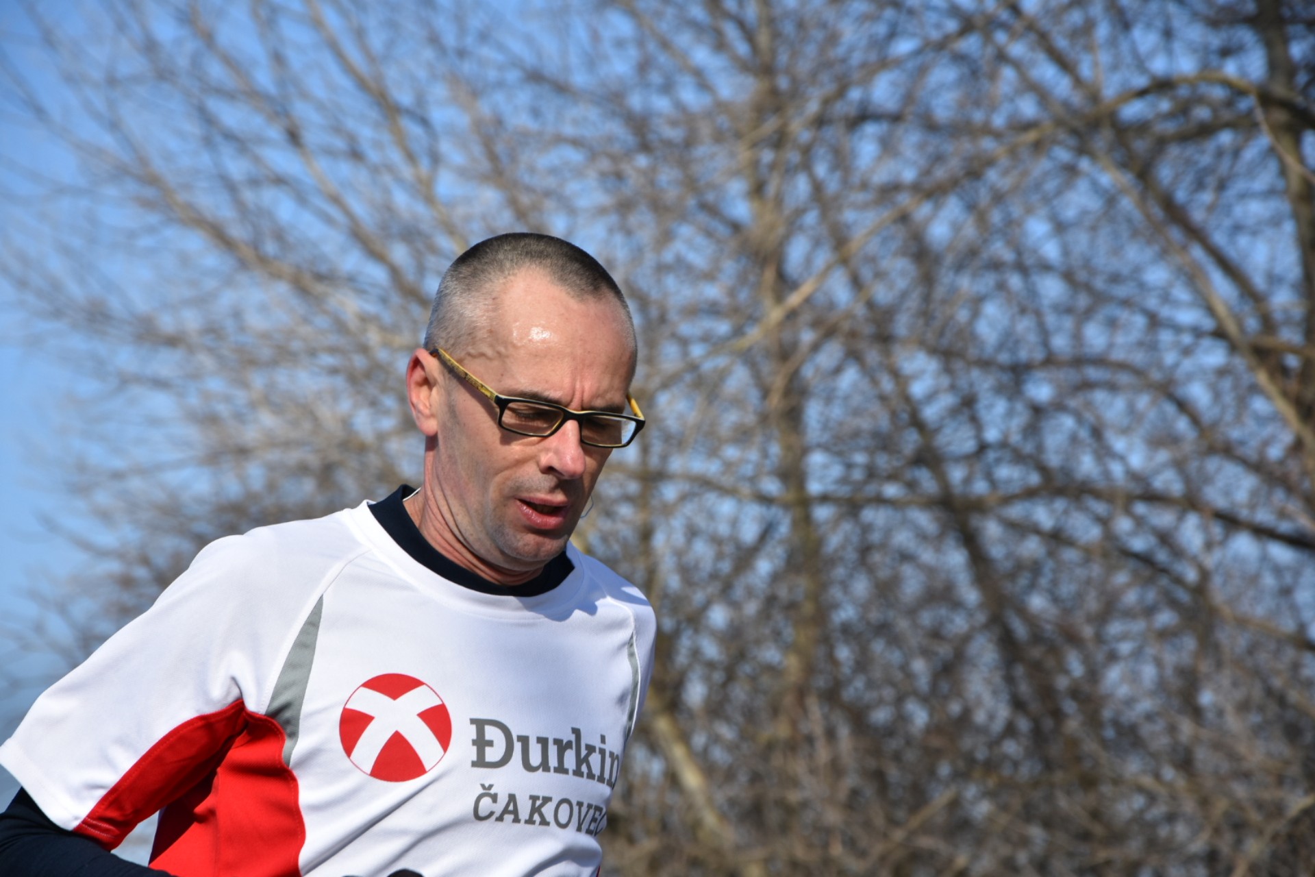 HUMANITARKA UZ DRAVU Kros utrka u čast stradalog policajca Željka Murka