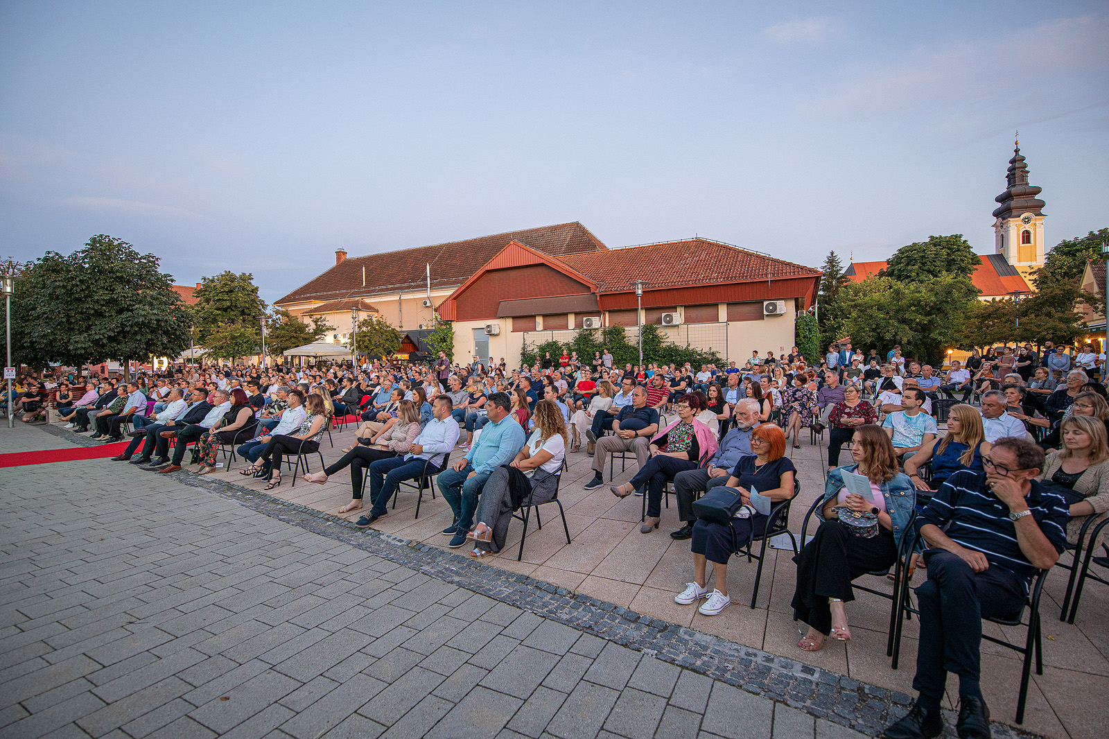 Pod zvjezdanim nebom: Brojna publika uživala u ‘Operi pod zvijezdama’