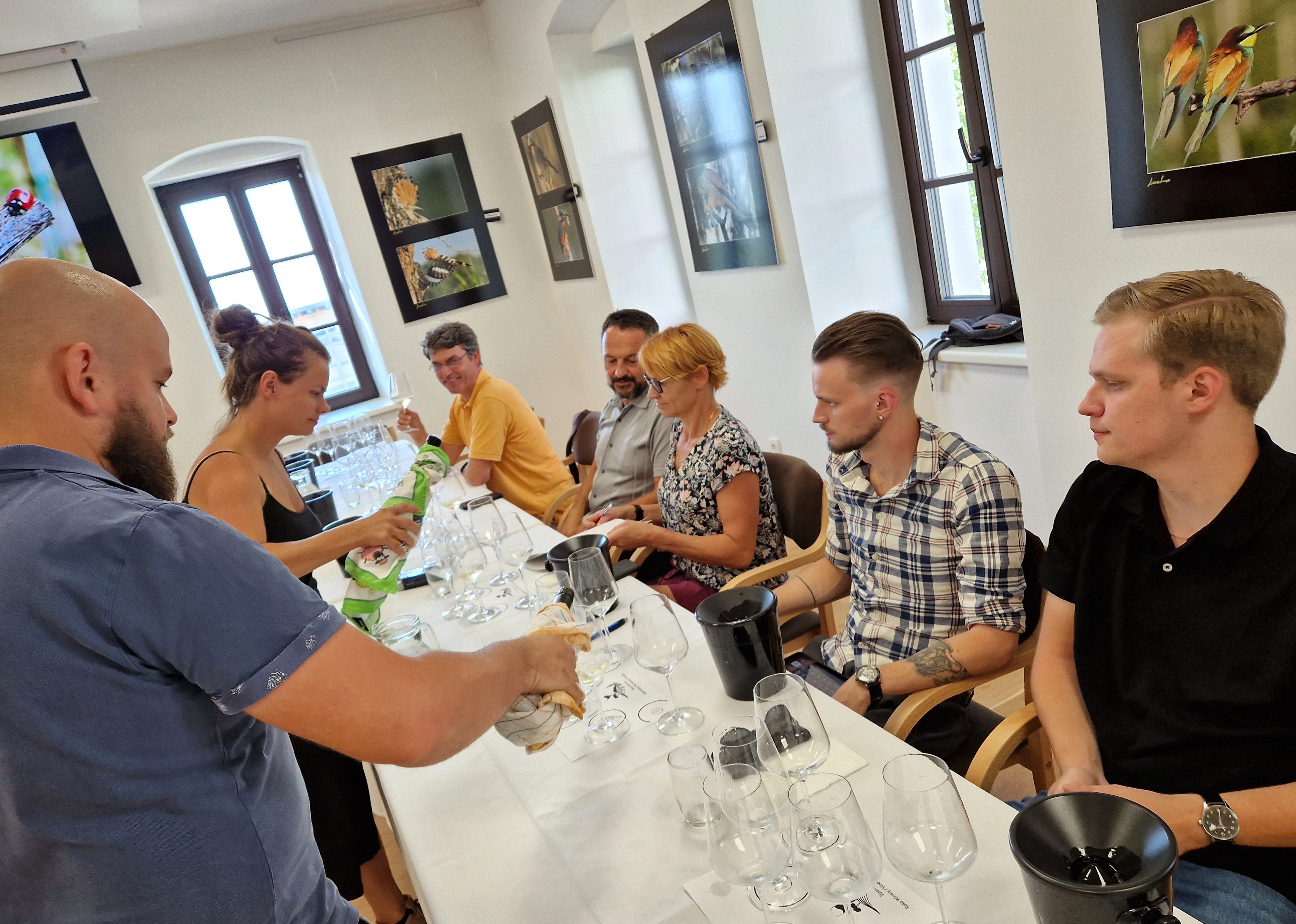 MEĐUNARODNA RADIONICA I DEGUSTACIJA Kušačima je bilo ponuđeno pet setova kvalitetnih vina