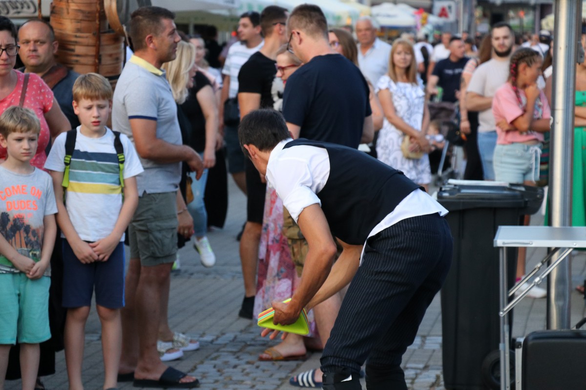 FOTO Prvi dan Porcijunkulovog započeo spektakularnim artističkim showom – “Dangerous Show” Cirkerosa Cirkusa