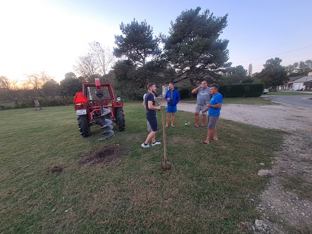 DONJI MIHALJEVEC Mještani ujedinjeni u sadnji drveća i bojanju igrala