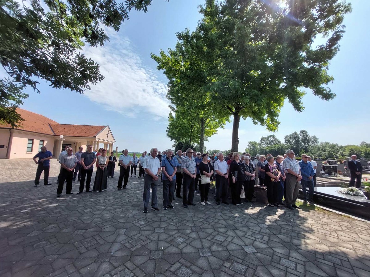 Odavanjem počasti svim poginulim i nestalim braniteljima i pripadnicima antifašističkog pokreta obilježen Dan antifašističke borbe u Međimurju Odavanjem počasti svim poginulim i nestalim braniteljima i pripadnicima antifašističkog pokreta obilježen Dan antifašističke borbe u Međimurju