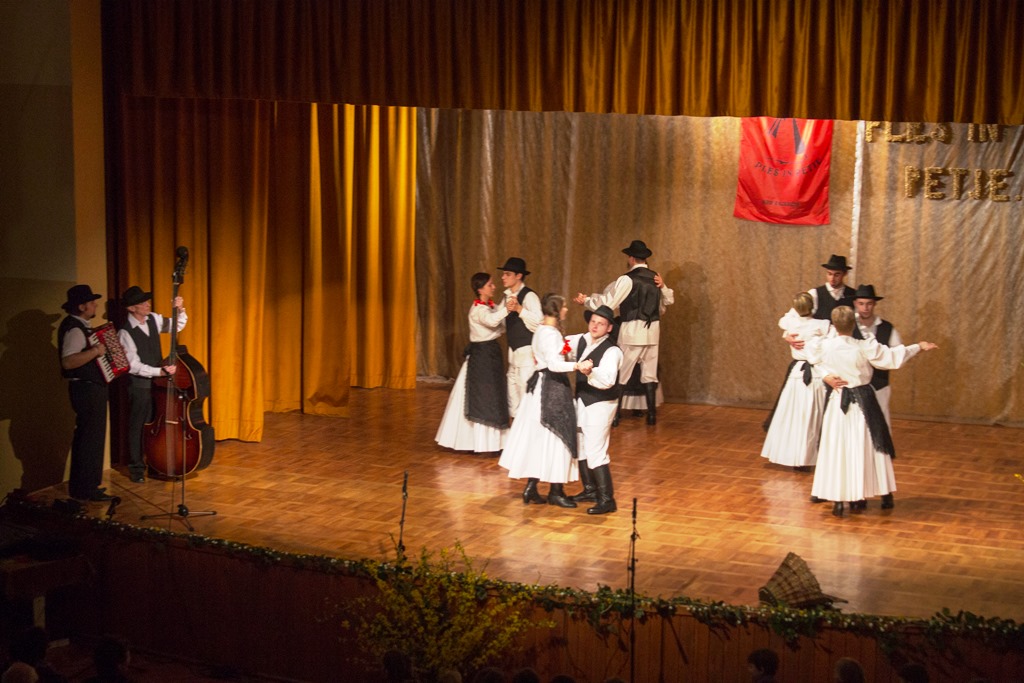 img0045folklorraz591881