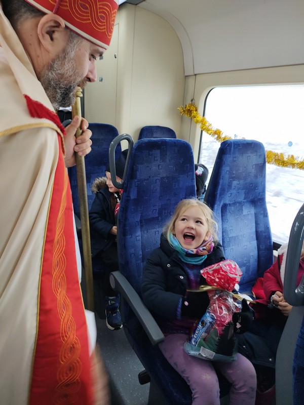 VESELA AVANTURA Mališani iz vrtića Cvrčak putovali vlakom u susret Svetom Nikoli