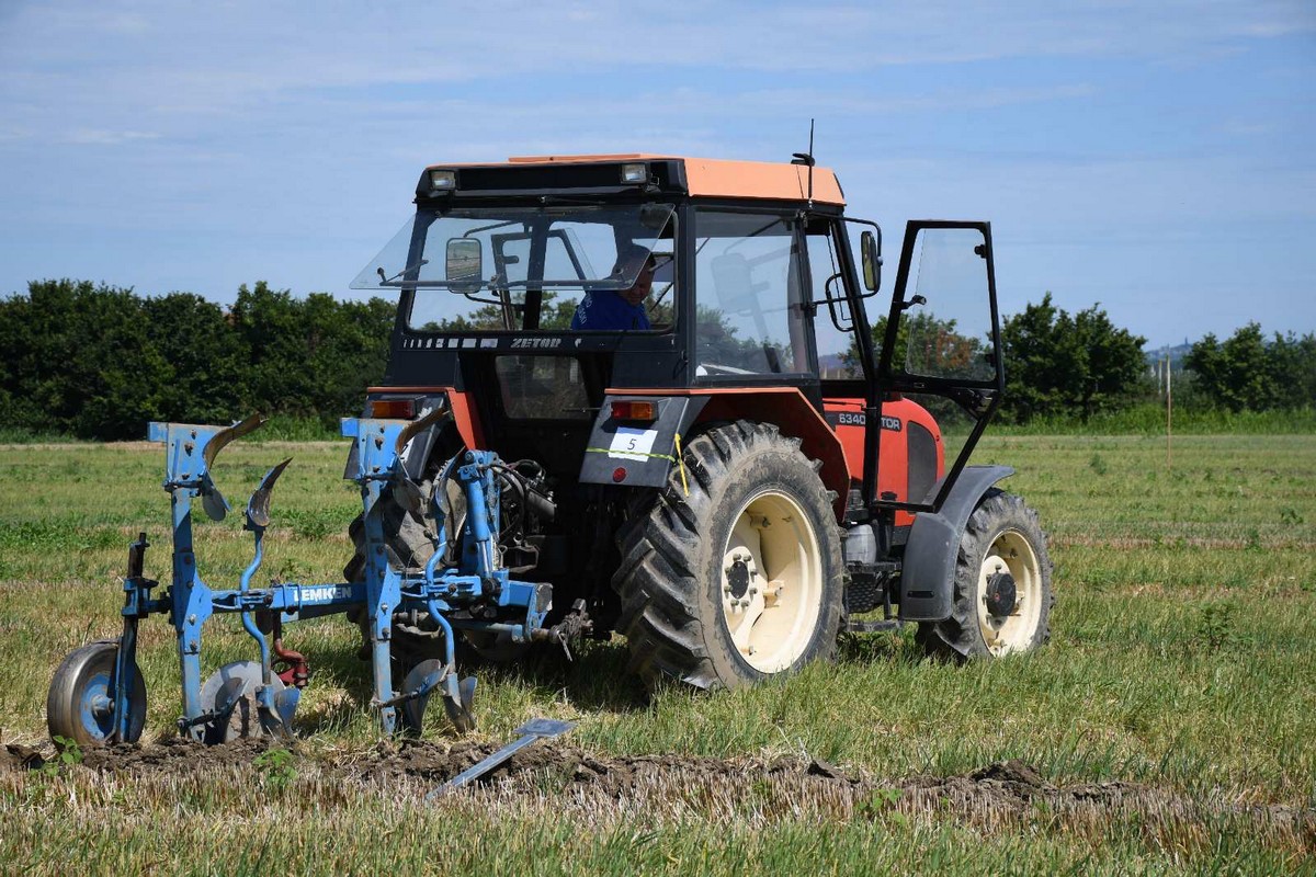 NATJECANJE ORAČA Započelo Županijsko natjecanje u oranju