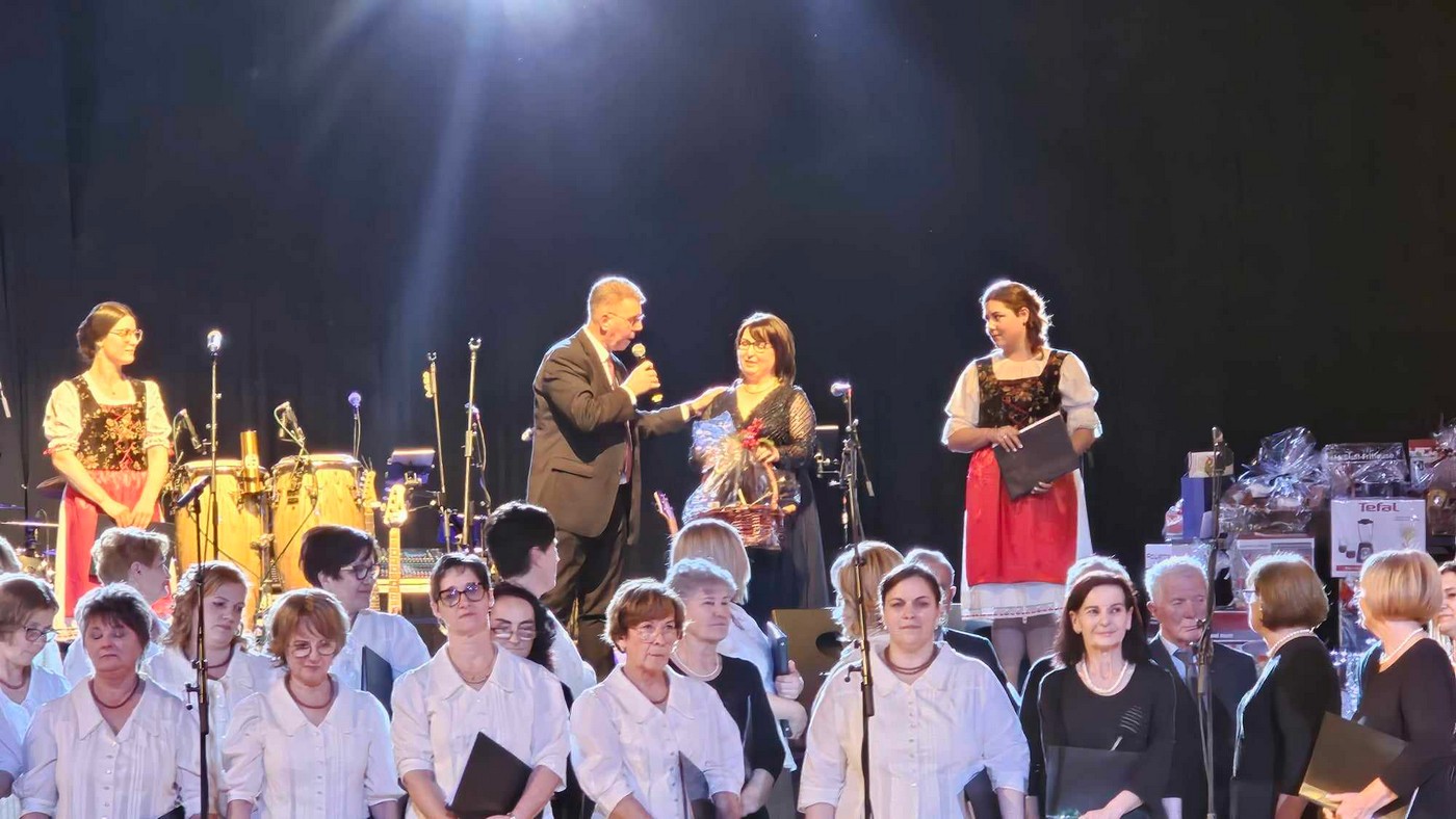 VELIKO PRIJATELJSTVO Održan tradicionalni hrvatski bal u Szombatelyu