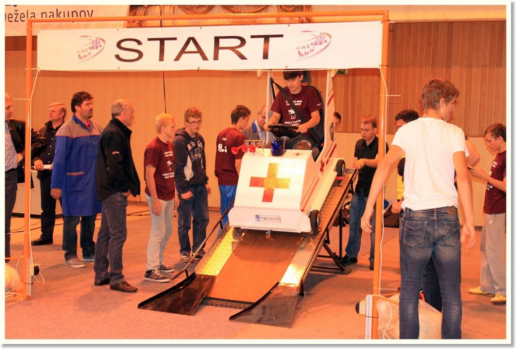 150521redcrosscar80374757