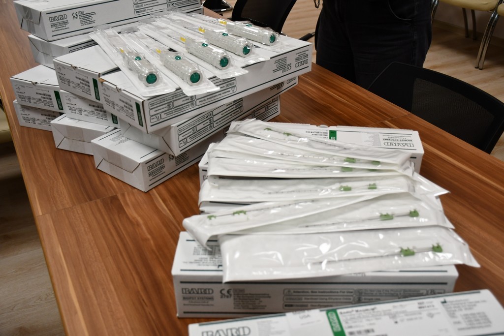 VRIJEDNA DONACIJA Županijska liga protiv raka donirala bolnici igle za core biopsiju VRIJEDNA DONACIJA Županijska liga protiv raka donirala bolnici igle za core biopsiju