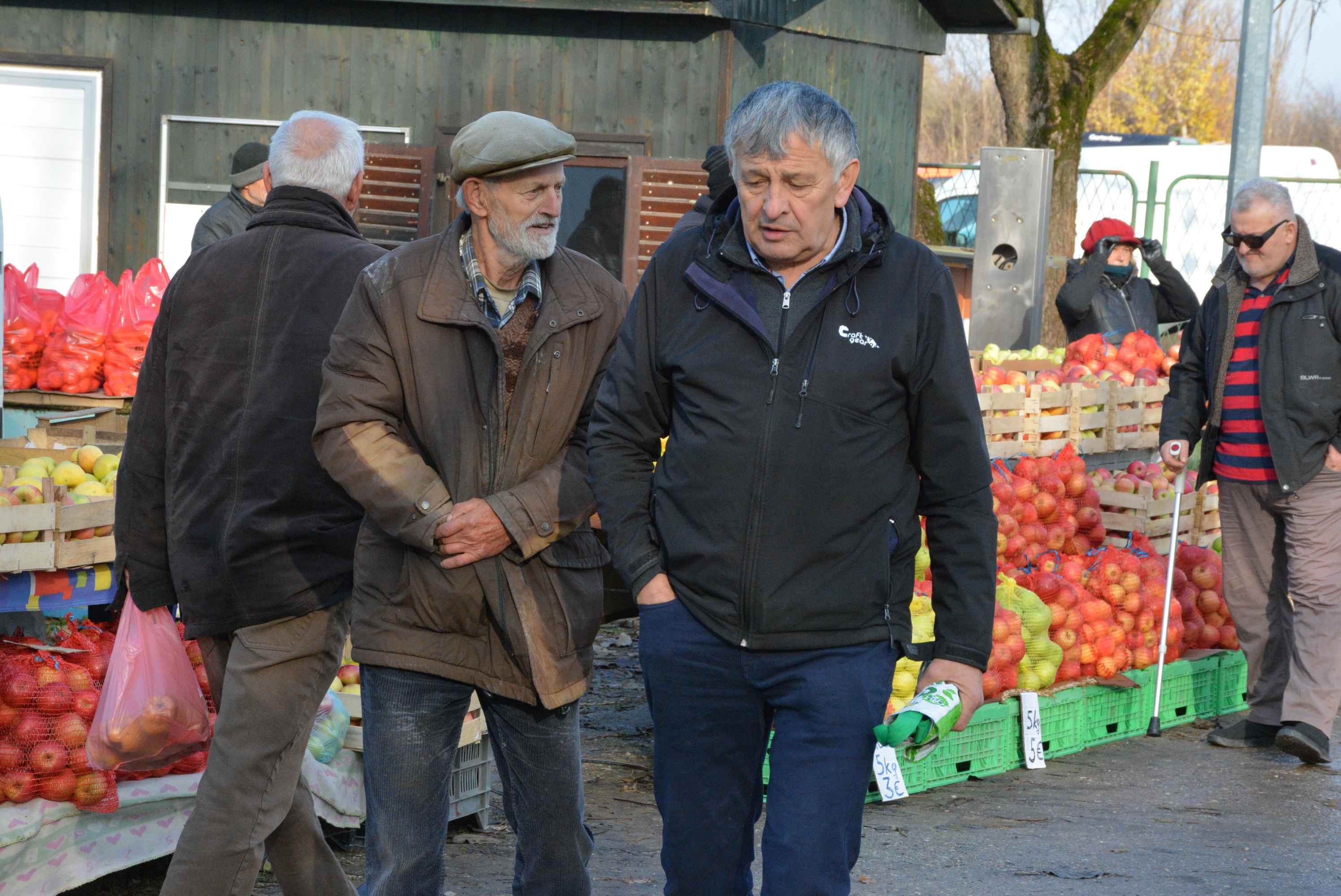 FOTO Čakovečki sajam odolijeva zimskoj hladnoći – posjetitelji hrabro istraživali bogatu ponudu unatoč mrazu na automobilima