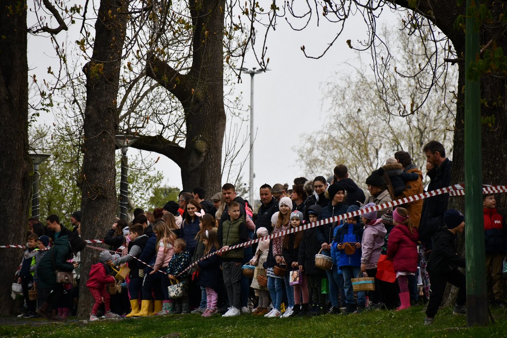 VIDEO I FOTO Potraga za uskrsnim jajima u Perivoj Zrinskih privukla mnoštvo mališana