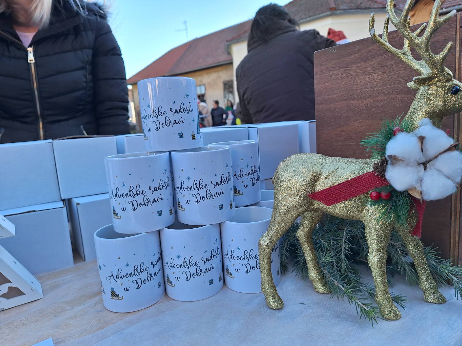 FOTO/VIDEO Pogledajte blagdansku atmosferu Božićnog sajma u Donjoj Dubravi