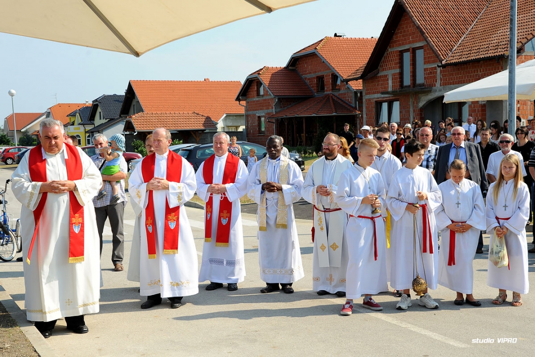 303512663dsc8086572839