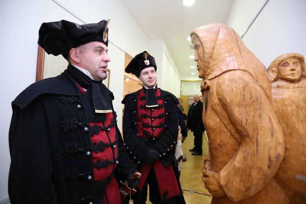 2753665010214090647637172155367