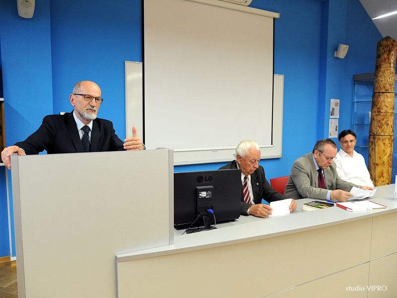 352815317dsc3705834056