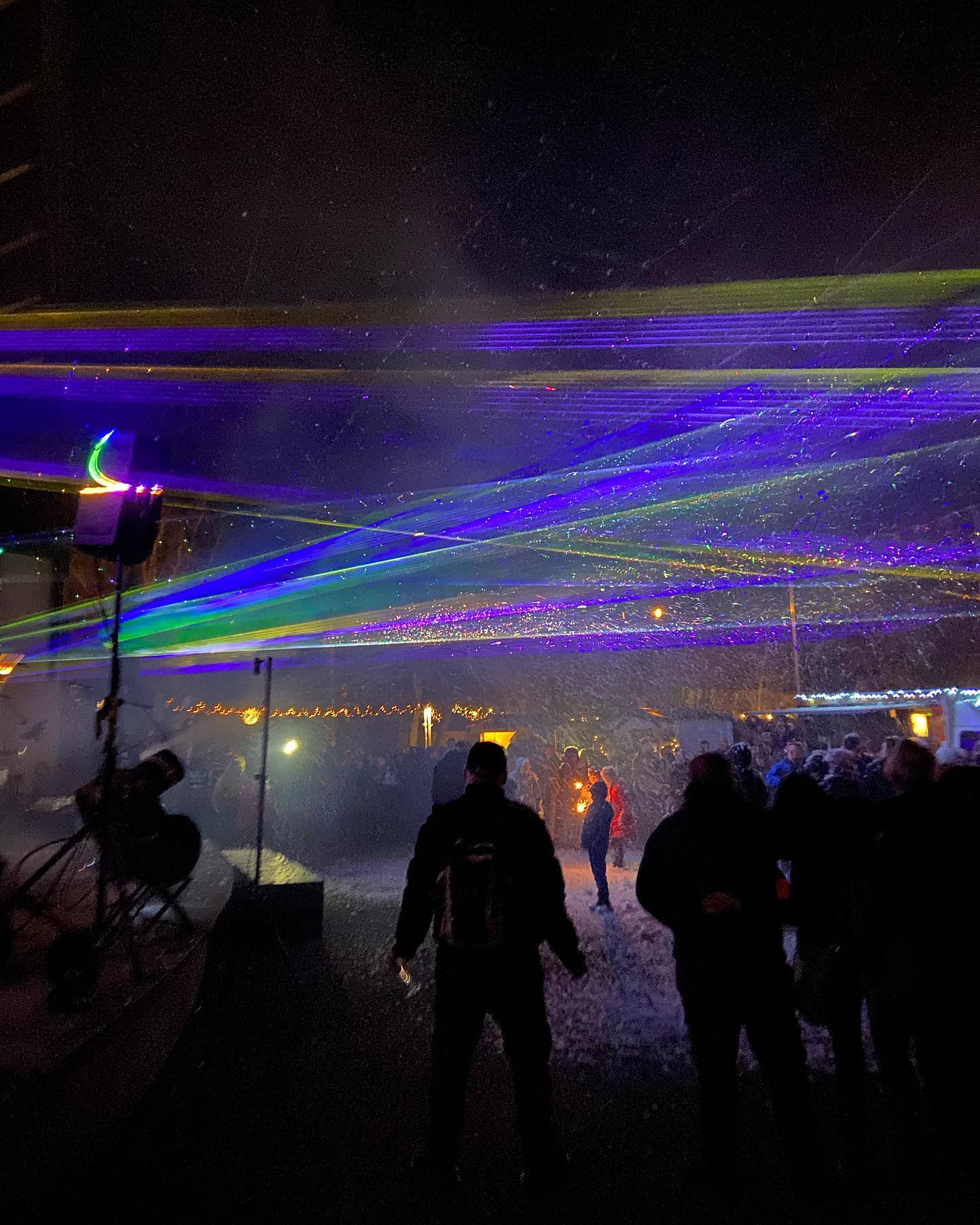 BEZ VATROMETA, ALI… U Lendavi u novu godinu ušli atraktivnim laserskim showom!