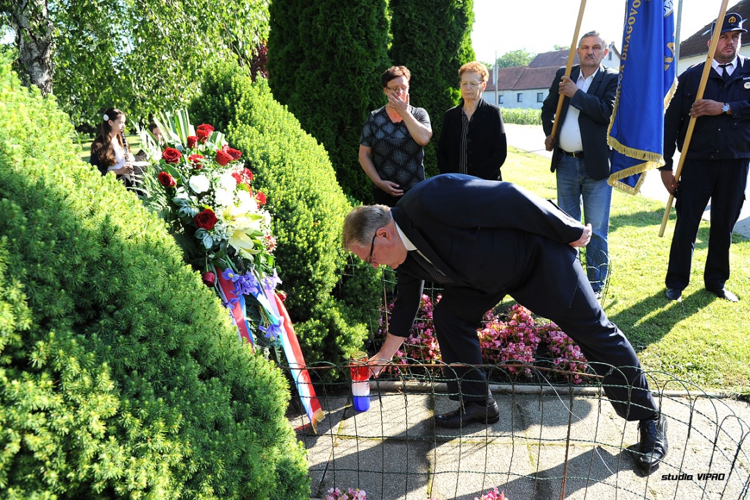 297412306dsc0827124191