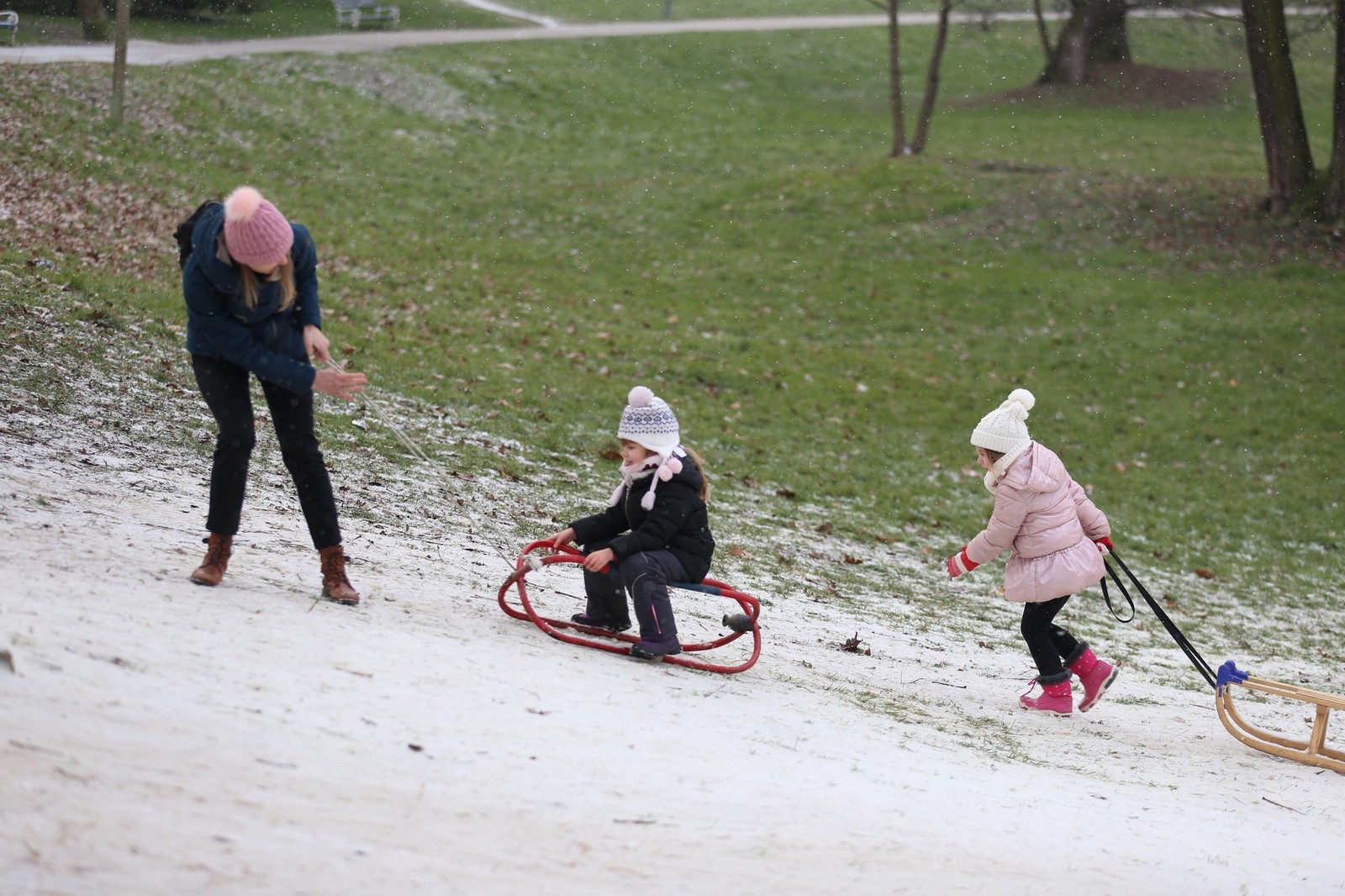 VIDEO I FOTO Sanjkanje je hit u Čakovcu! Mališani i roditelji uživaju u snijegu u Perivoju Zrinskih VIDEO I FOTO Sanjkanje je hit u Čakovcu! Mališani i roditelji uživaju u snijegu u Perivoju Zrinskih