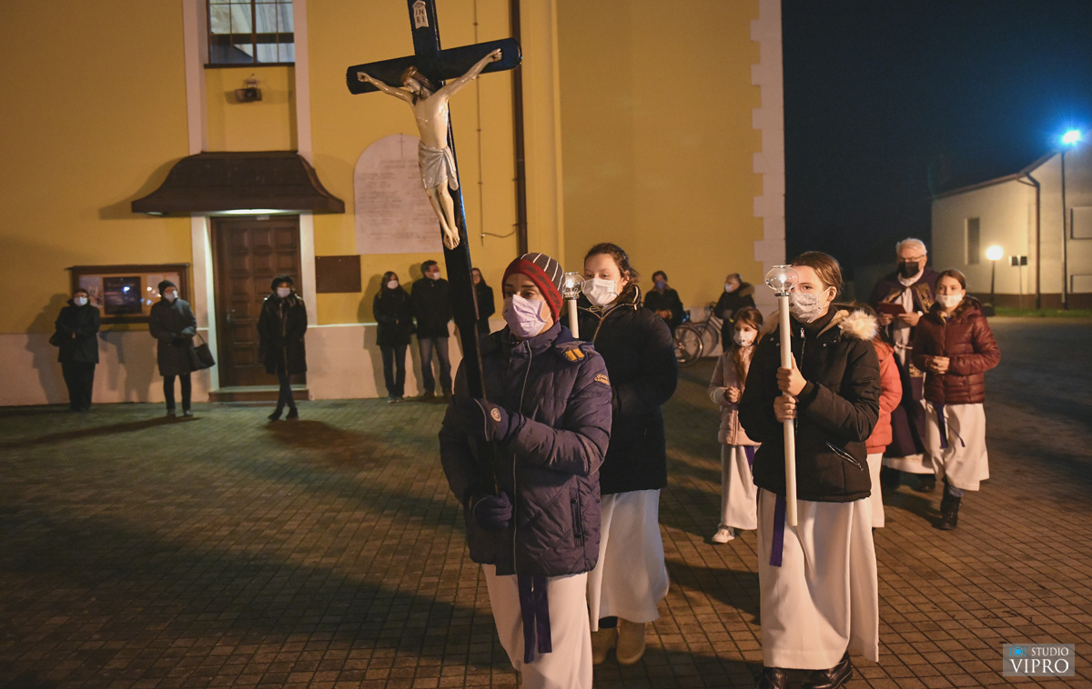 Prva svijeća, svijeća nade, upaljena na adventskom vijencu u Prelogu