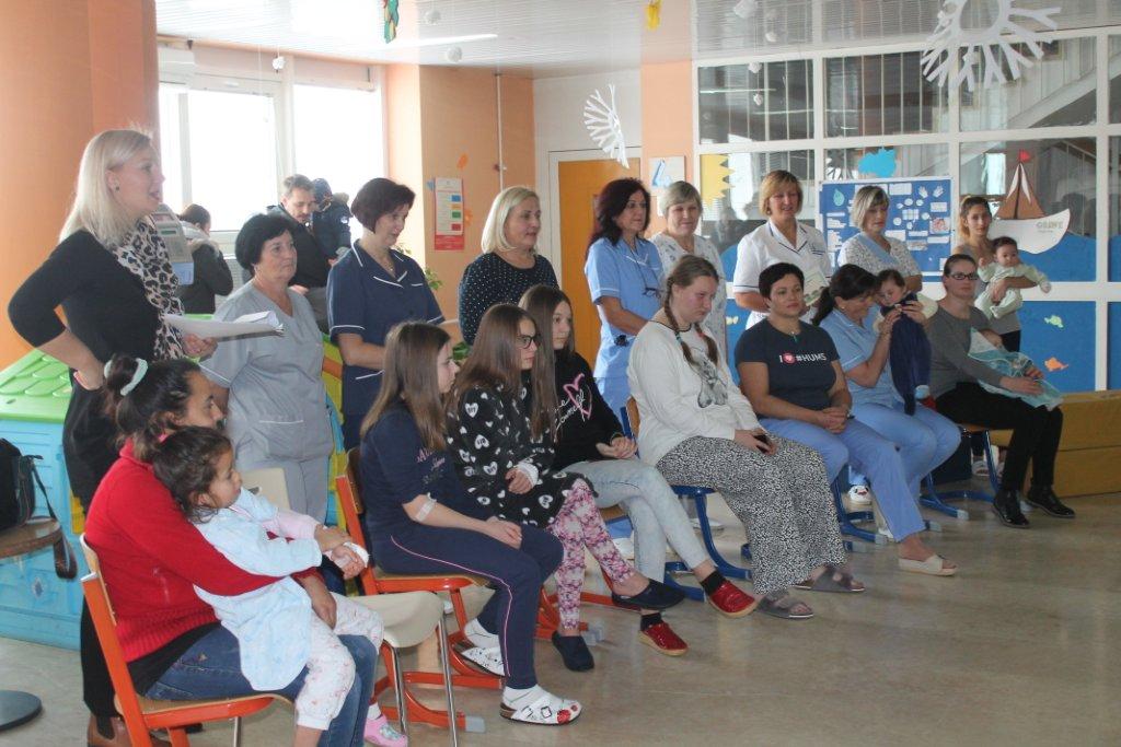 Osnovci šenkovečke škole posjetili bolesne mališane u čakovečkoj bolnici