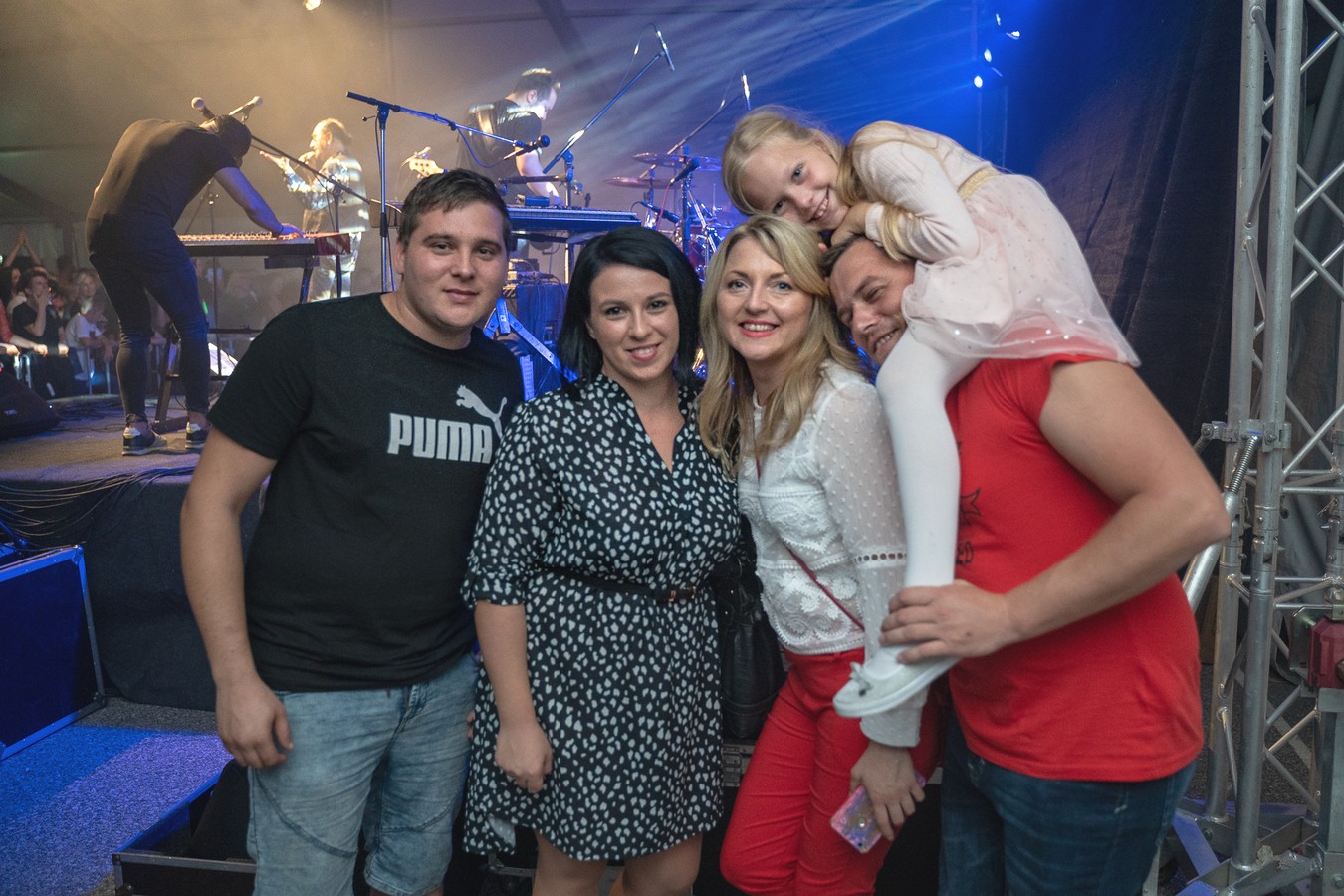 Odlična atmosfera u Kotoribi: Željko Bebek raspjevao publiku u prepunom šatoru