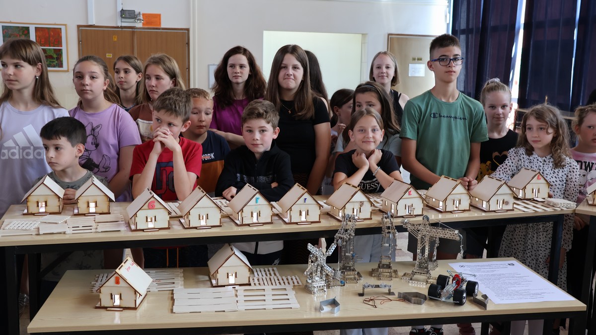 Stotinu djece na kampu tehničke kulture