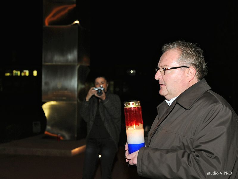 321213577dsc3285956326