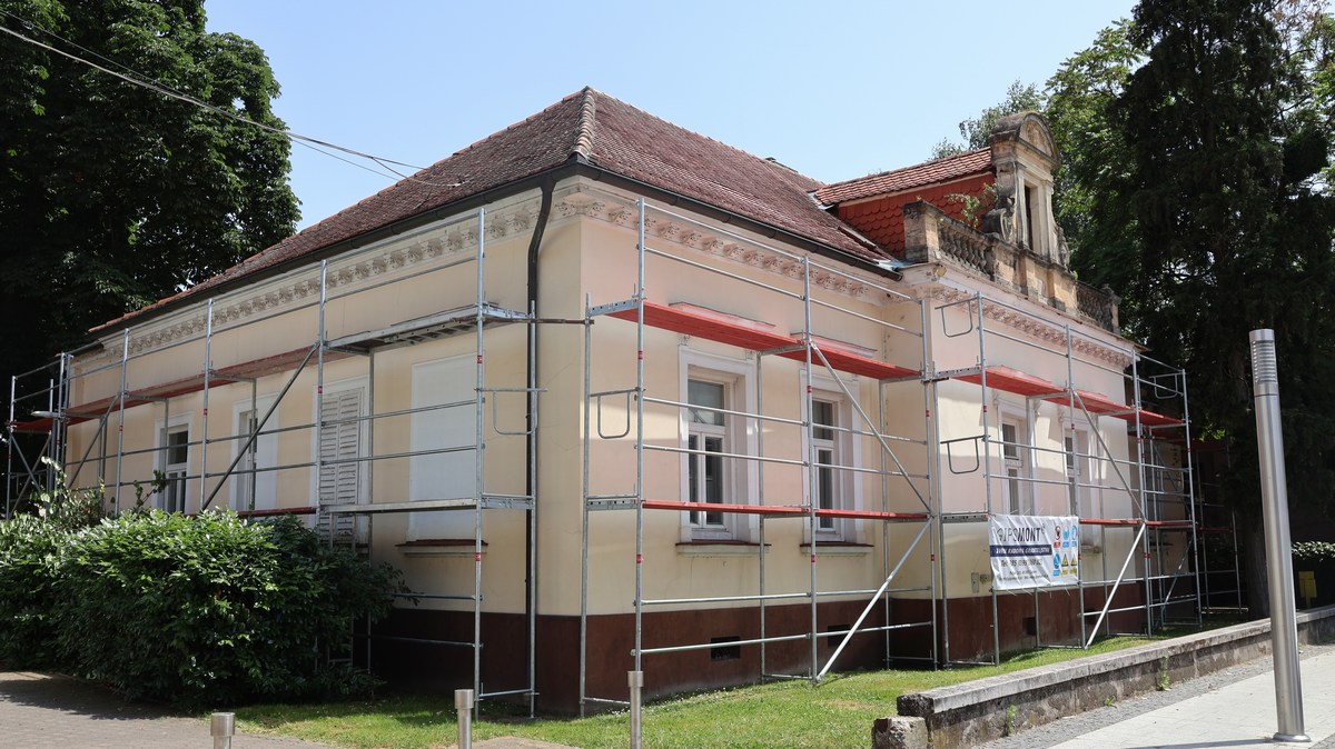 FOTO Potpisani Ugovori za sanaciju zgrade Feštetić i dvije ambulante bivšeg Doma zdravlja, projekti vrijedni približno 580 tisuća eura FOTO Potpisani Ugovori za sanaciju zgrade Feštetić i dvije ambulante bivšeg Doma zdravlja, projekti vrijedni približno 580 tisuća eura