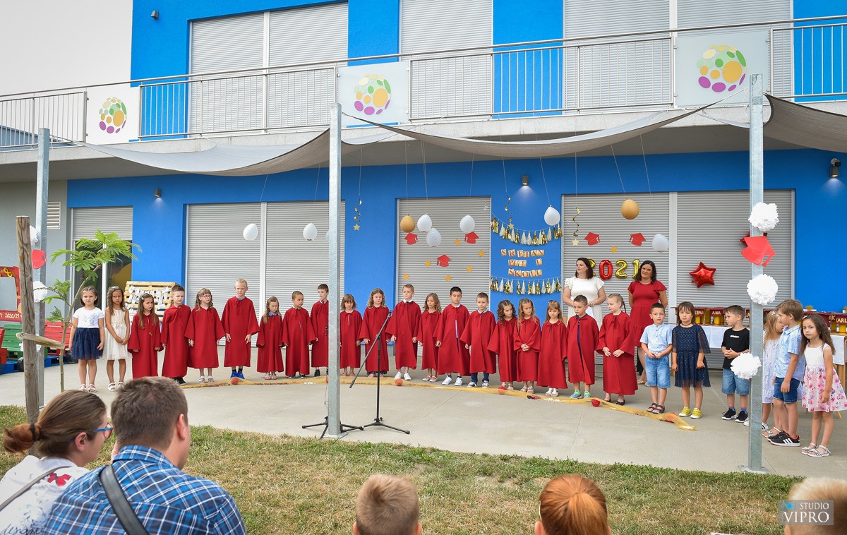 VIDEO I FOTO Završnom svečanošću mali ‘Zmajići’ oprostili se od vrtićkih dana u DV Vesela Loptica VIDEO I FOTO Završnom svečanošću mali ‘Zmajići’ oprostili se od vrtićkih dana u DV Vesela Loptica