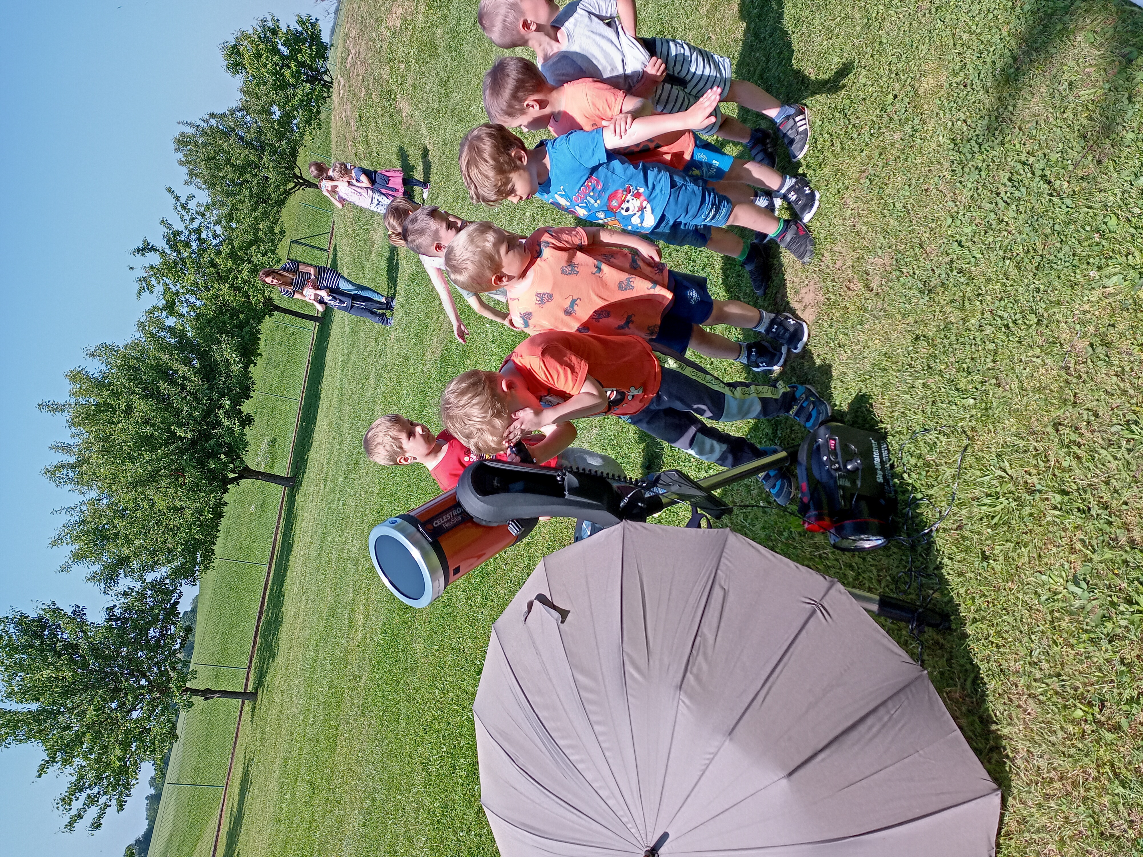 ASTRONOMIJA U VRTIĆU Odgojiteljice iz vrtića Stonoga na zaključnoj mobilnosti Erasmus+ projekta u Sloveniji ASTRONOMIJA U VRTIĆU Odgojiteljice iz vrtića Stonoga na zaključnoj mobilnosti Erasmus+ projekta u Sloveniji