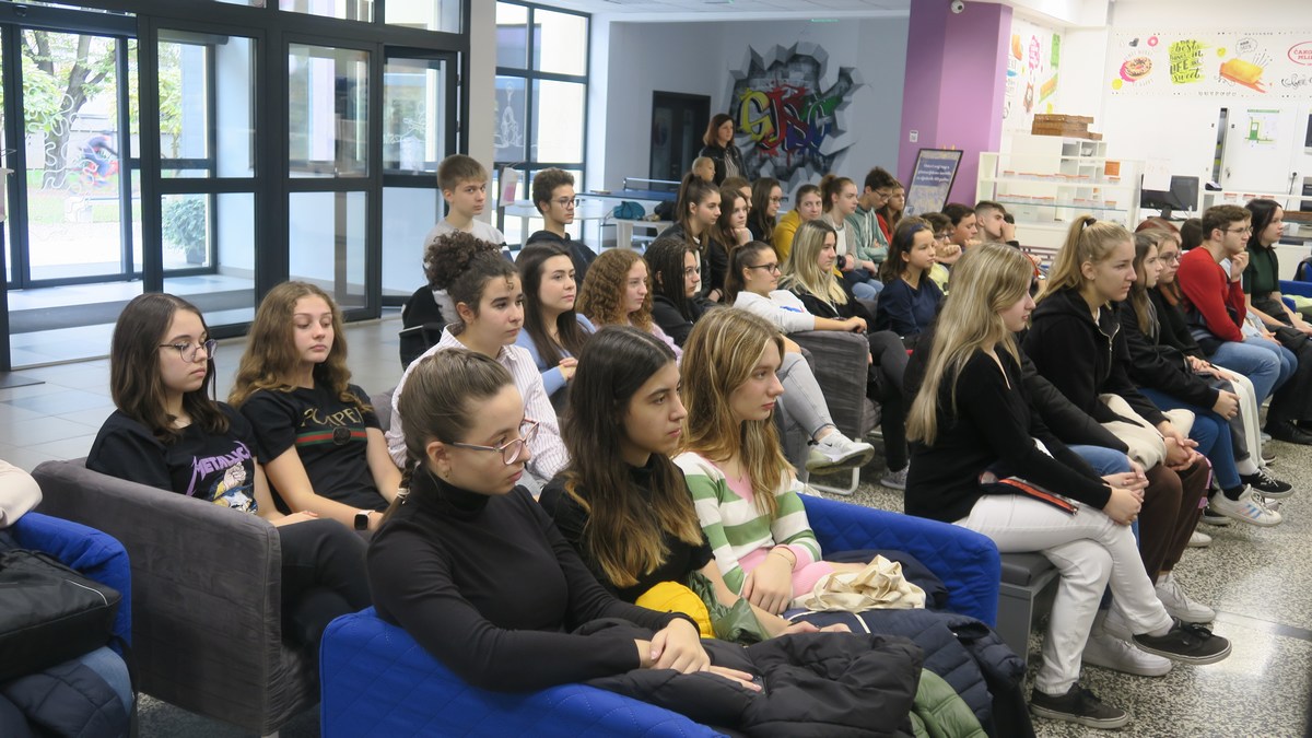 Gimnazija Josipa Slavenskog Čakovec i ove školske godine kroz Centre izvrsnosti okuplja talentirane i darovite učenike