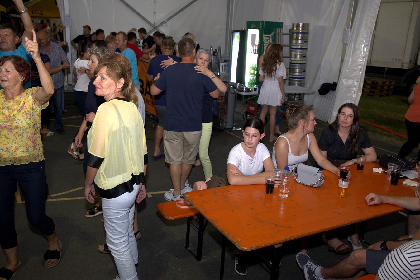 Mejaši rasplesali brojnu publiku u Palovcu