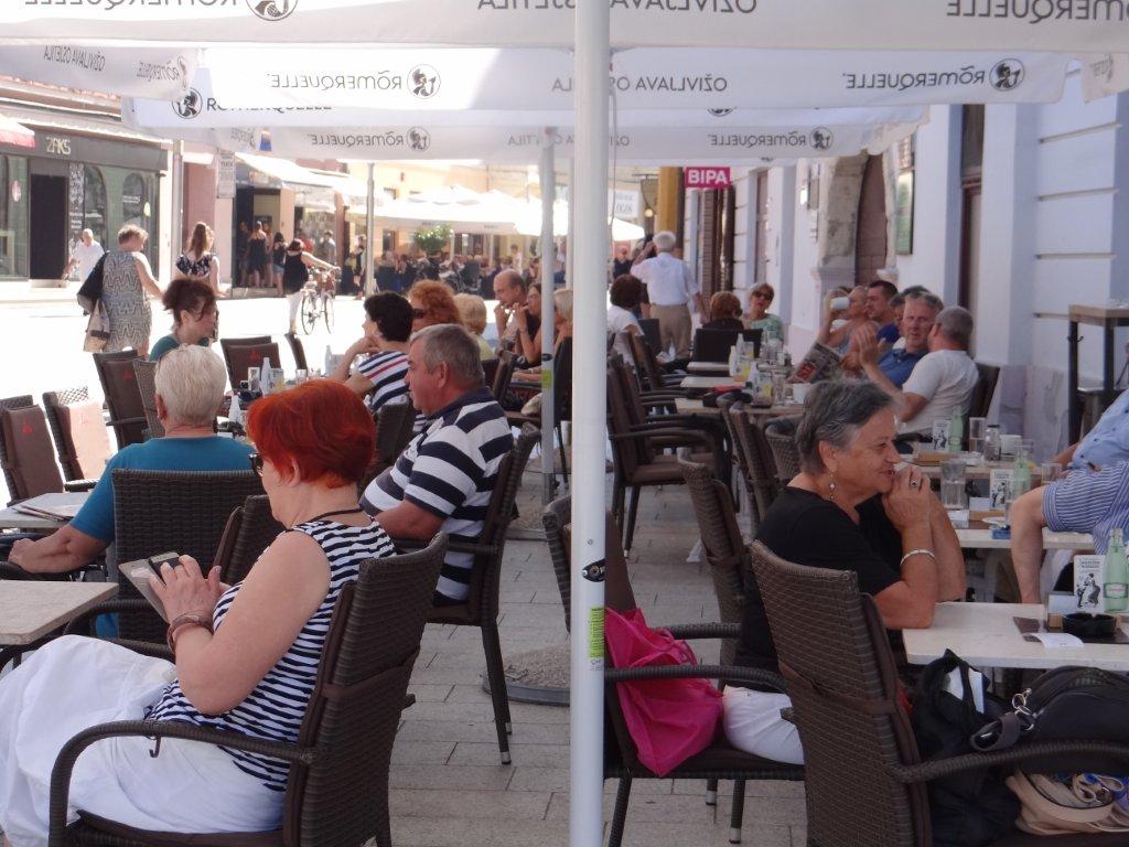 Prijepodnevna šetnja Čakovcem: Važno je kavicu popiti, lijepu riječ čuti, osjetiti bilo grada