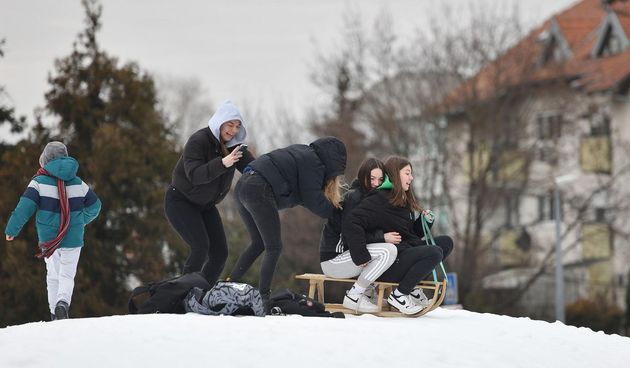 UŽIVANCIJA NA SNIJEGU Sanjkanje je u punom jeku na čakovečkim sanjkalištima