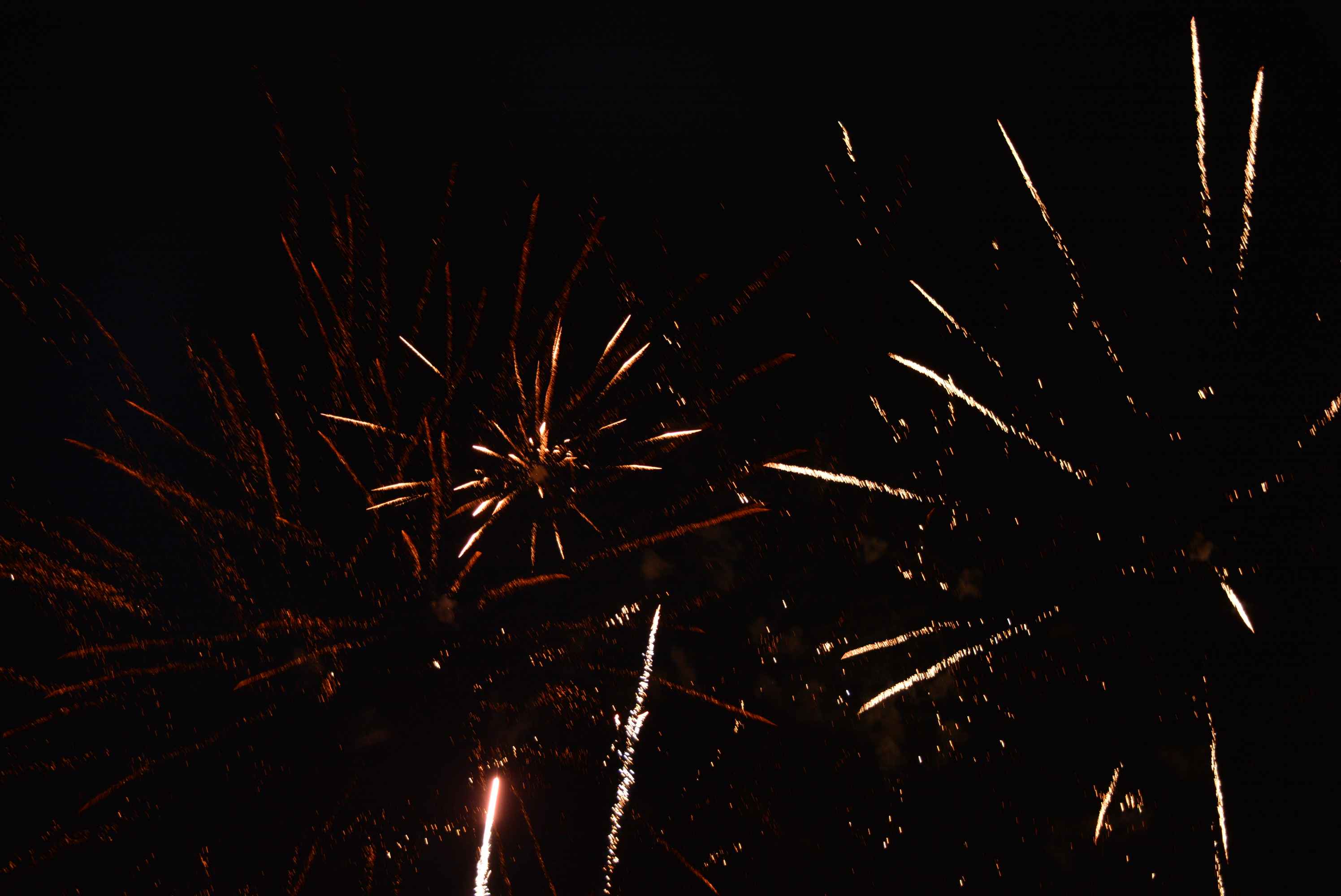 FOTO/VIDEO Čakovec veselo proslavio dolazak 2024. uz ritam ‘Noćne smjene’ i puni trg