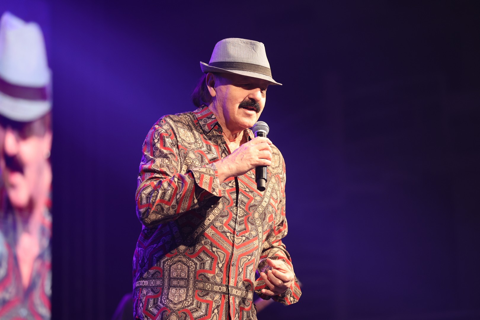 KONCERT U ČAKOVCU Haris Džinović svojim hitovima rasplesao i raspjevao publiku