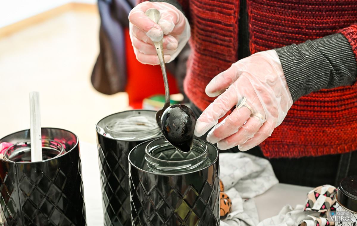 Biserka Vučenik učenike Srednje škole Prelog naučila kako izraditi črnu pisanicu