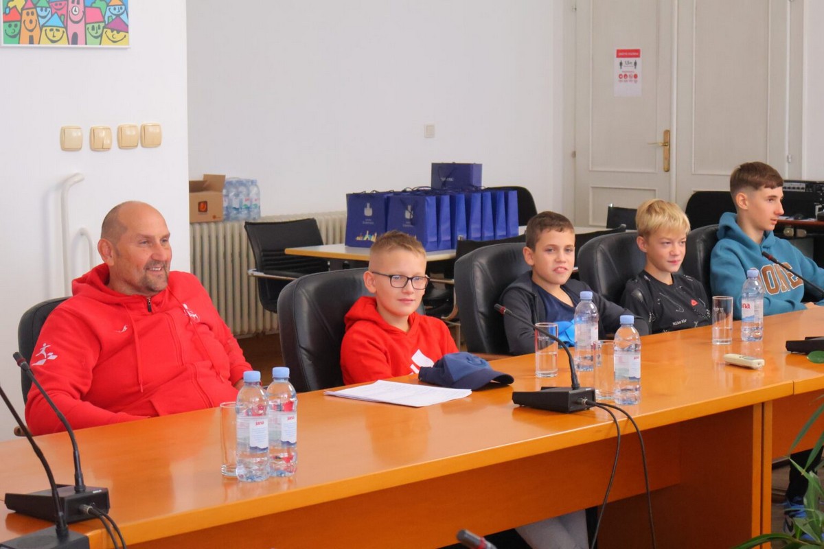 VELIK USPJEH Zlatni nogometaši iz I. osnovne škole Čakovec na prijemu kod gradonačelnice VELIK USPJEH Zlatni nogometaši iz I. osnovne škole Čakovec na prijemu kod gradonačelnice