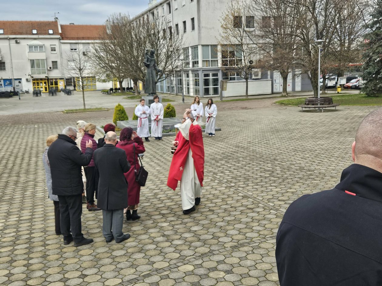 cvjetnica crkva Svetog Antuna Padovanskog (9) cvjetnica crkva Svetog Antuna Padovanskog (9)