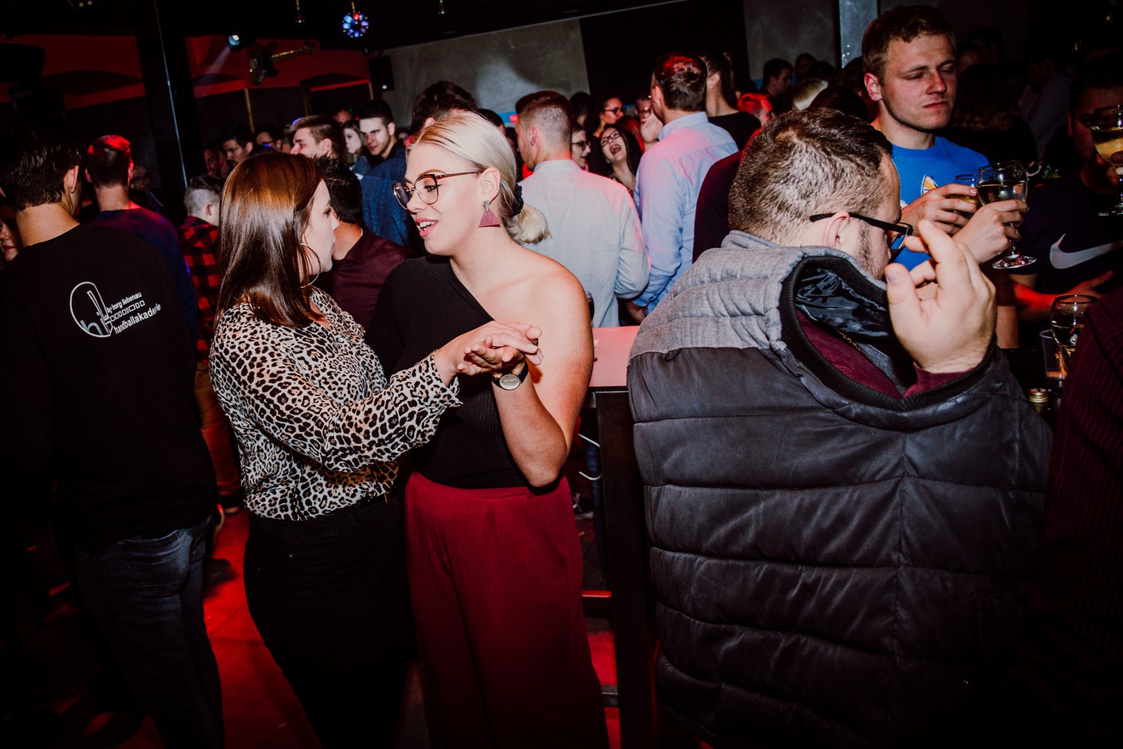 Odlična zabava na Podrumarenju uz TS Kumovi i Vina Tomšić