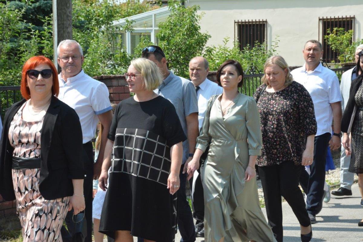 FOTO Donja Dubrava: 13 mladih župljana primilo sakrament Svete potvrde