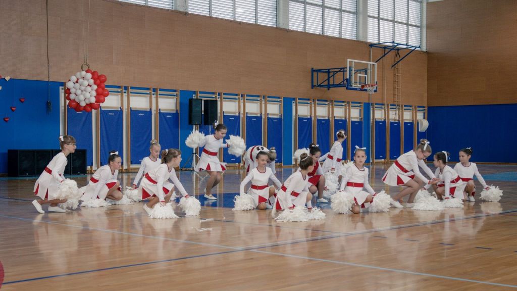 3297134557821796253899372275328