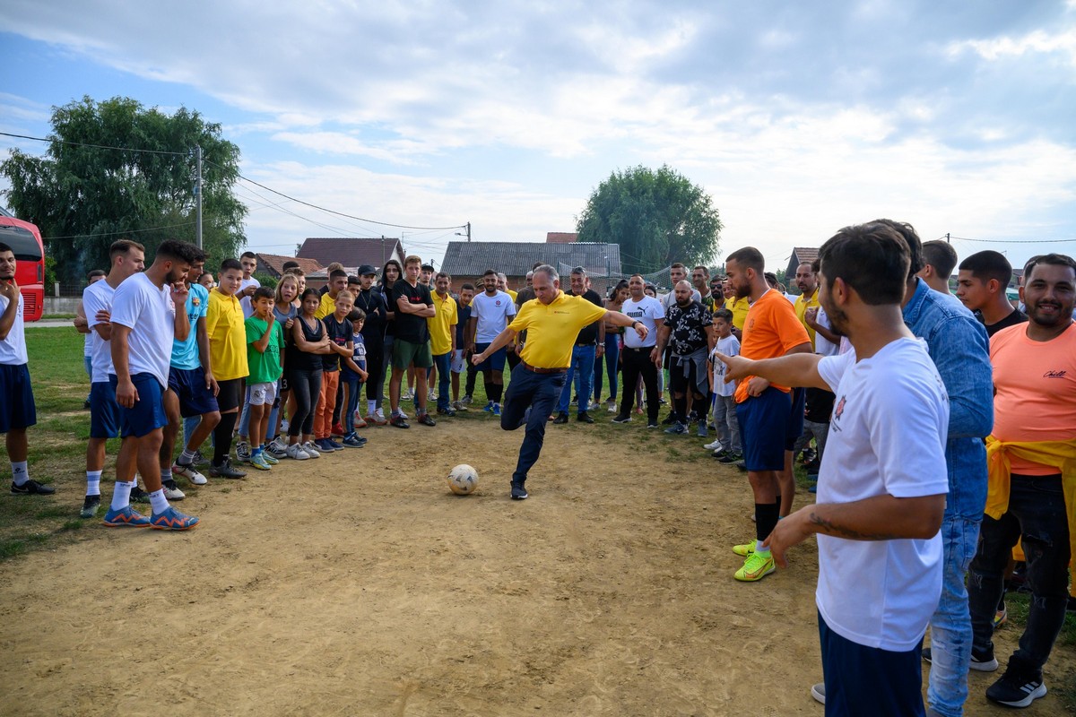 Veljko Kajtazi, Suzana Krčmar, Sitnice,