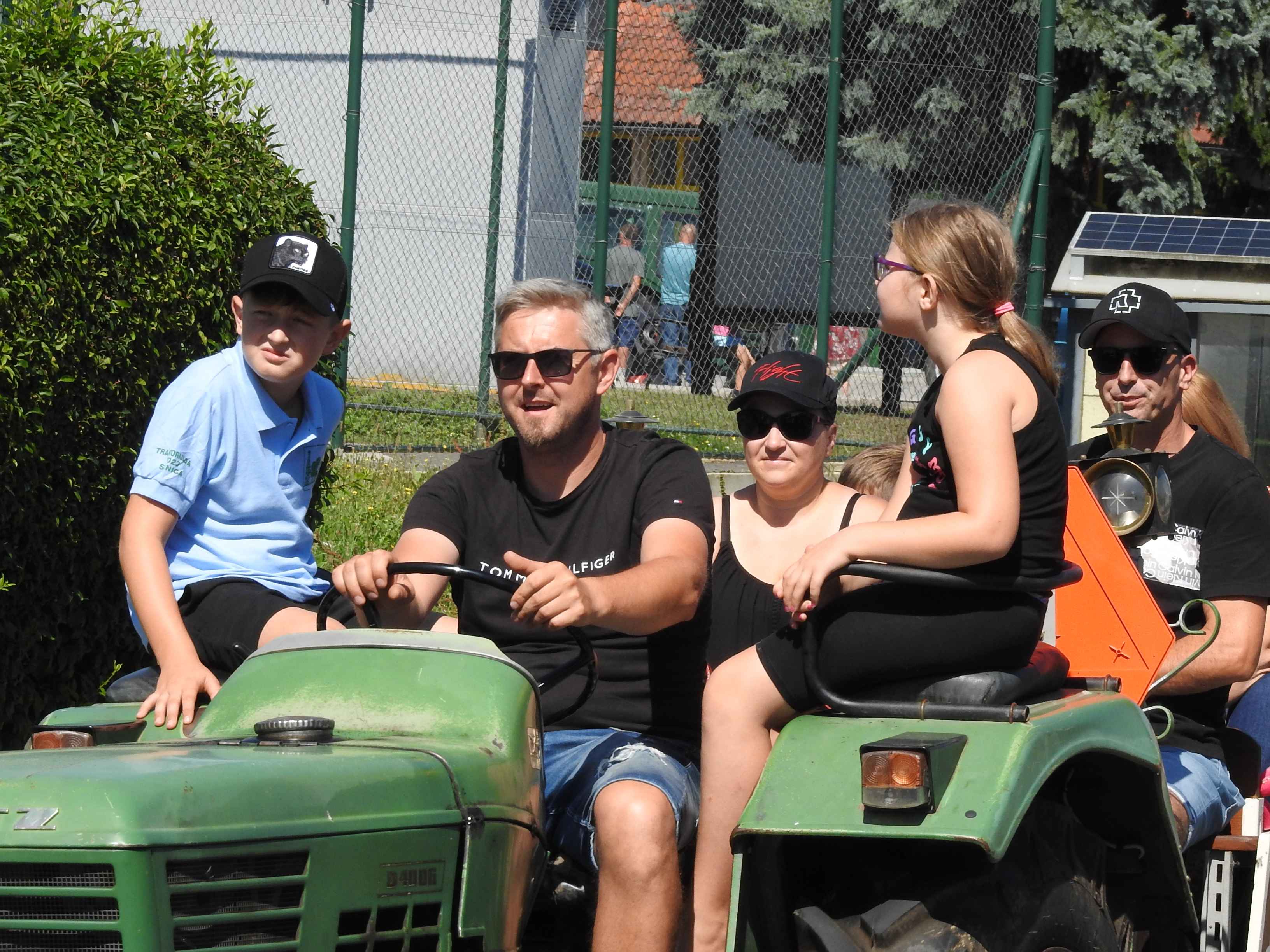 SELNICA Pogledajte kako je bilo na 17. susretu starih traktora