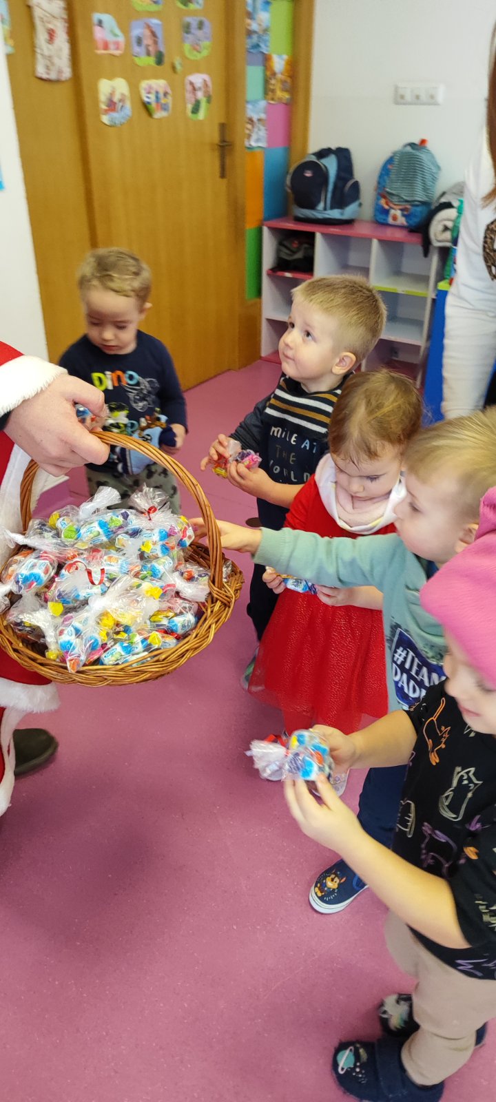 MURSKO SREDIŠĆE Sveti Nikola razveselio vrtićku djecu